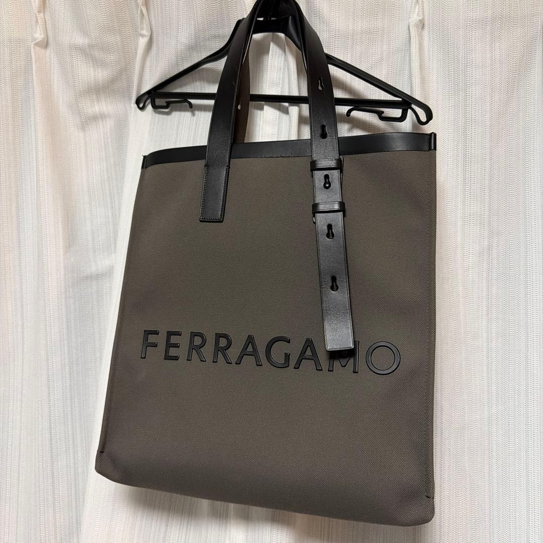 FERRAGAMO グレー トートバッグ