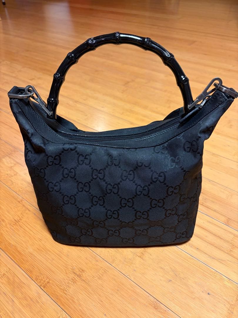 GUCCI ブラックナイロンショルダーバッグ