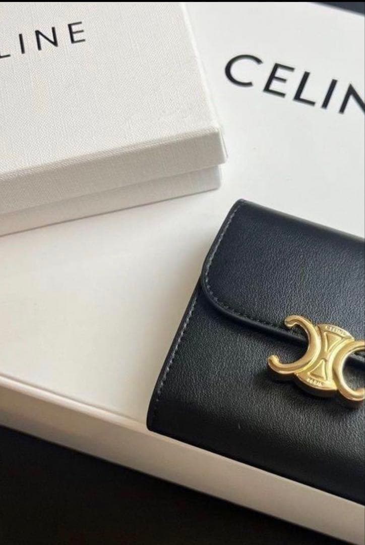 【ほぼ未使用】CELINE スモール フラップウォレット トリオンフ 黒