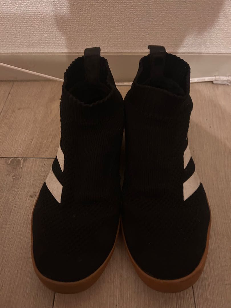 アディダス　ゴーシャラブチンスキー