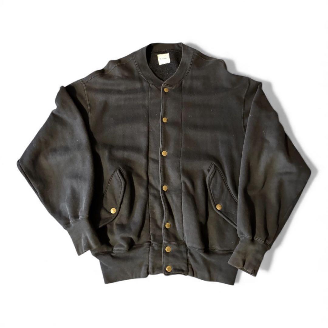 雰囲気抜群 カールヘルム スウェットスタジャン 黒 ロゴ グランジ