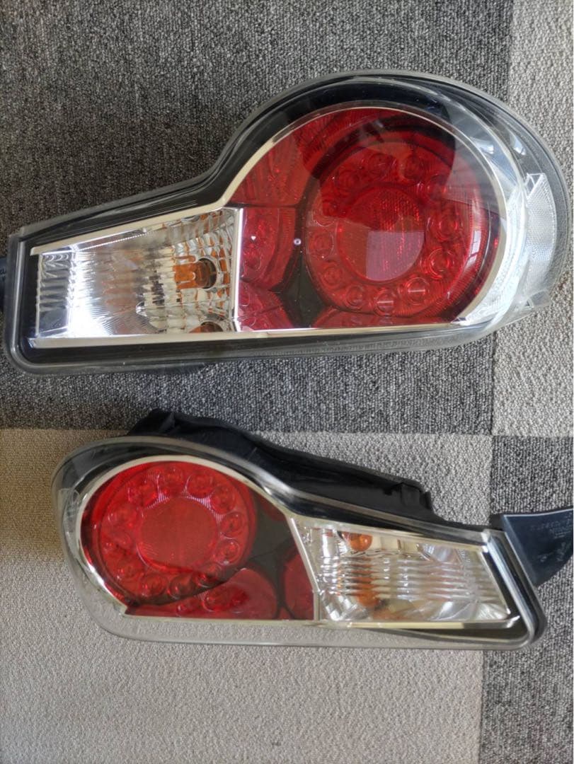 トヨタ86 前期型　純正テール　左右セット