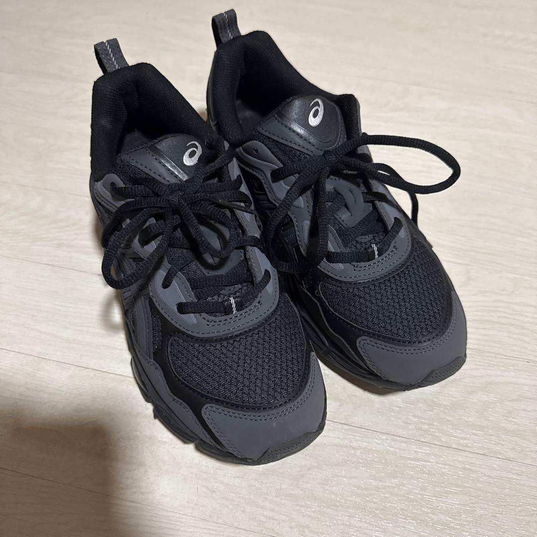 asics アシックス　スニーカ