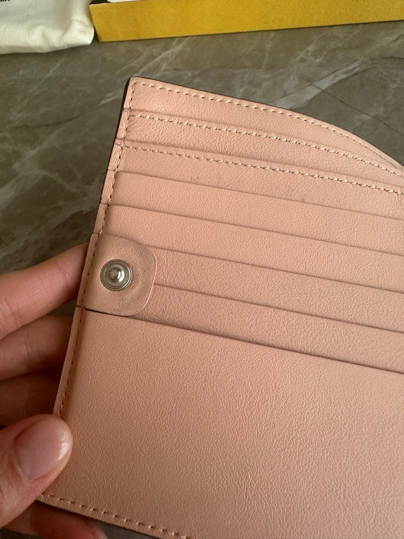 フェンディ　FENDI ピーカブー　二つ折り財布　ピンク