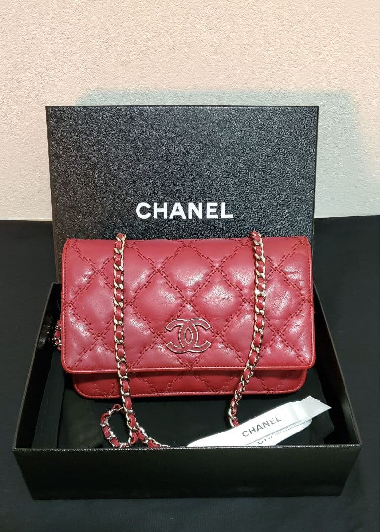 【美品】CHANEL 18番台 マトラッセ SV金具 レザー チェーンウォレット