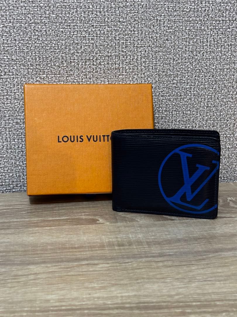 ルイヴィトン エピ LVサークルロゴ 二つ折り財布 ミュルティプル