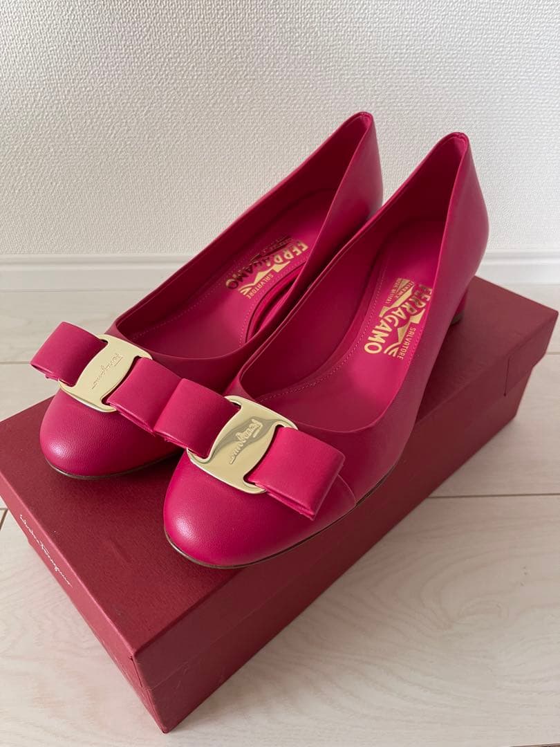 【Bow】Ferragamo ピンクリボンヒール