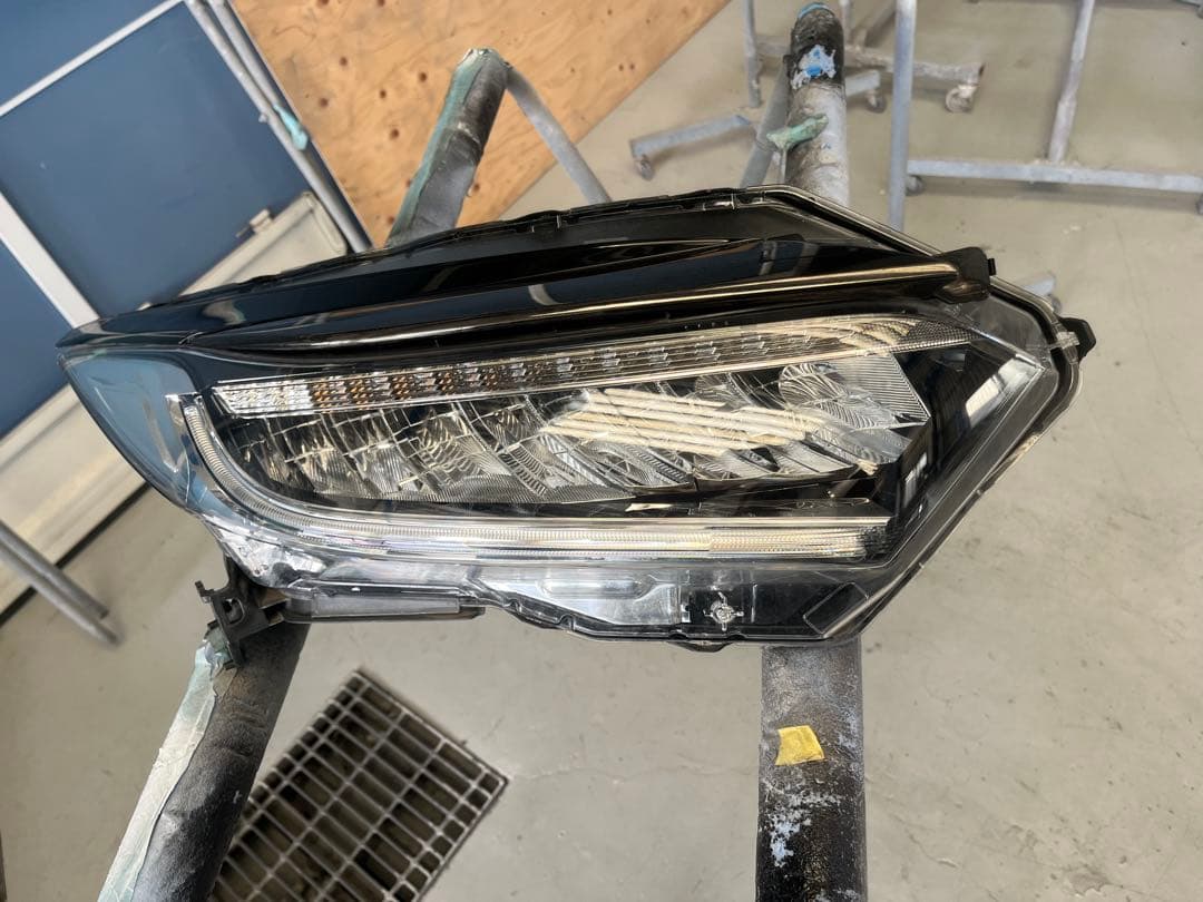 【値下げ】ホンダ　ヴェゼル　右ヘッドライト