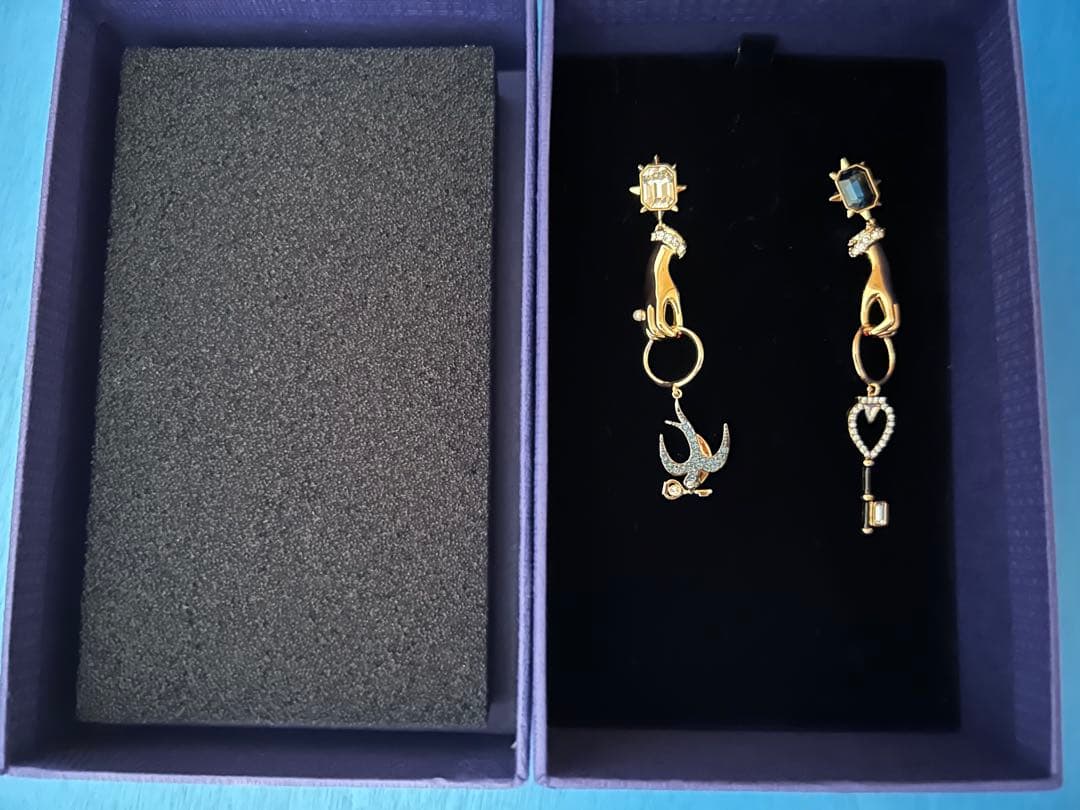 【新品未使用】Swarovski ピアス