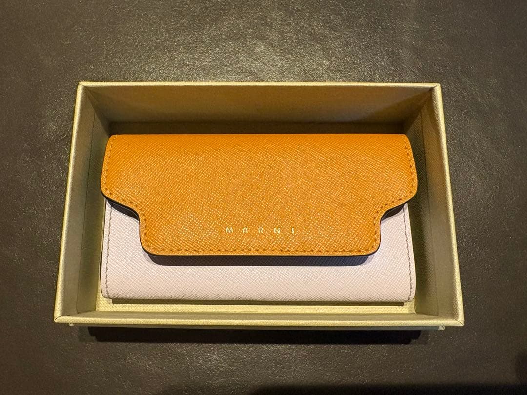 MARNI レザーキーケース オレンジ ホワイト