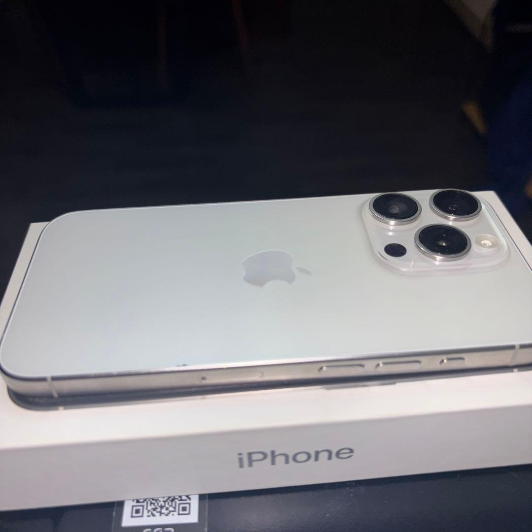 スマートフォン本体 iPhone15 pro white titanium 128GB