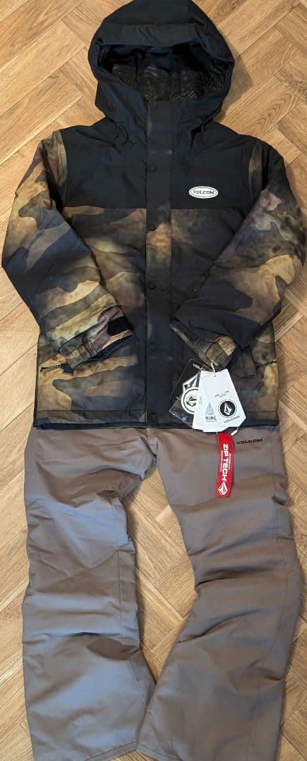 VOLCOM キッズ ウェア M 上下セット 10Y 新品未使用　ボルコム
