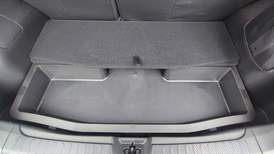 日産オーラ (FE13系) ラゲッジアンダーボックス