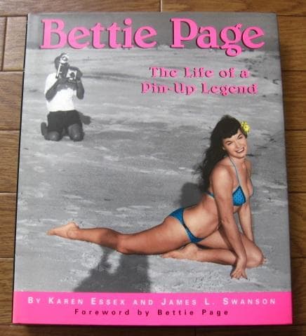 Bettie Page：The Life of a Pin-Up Legend