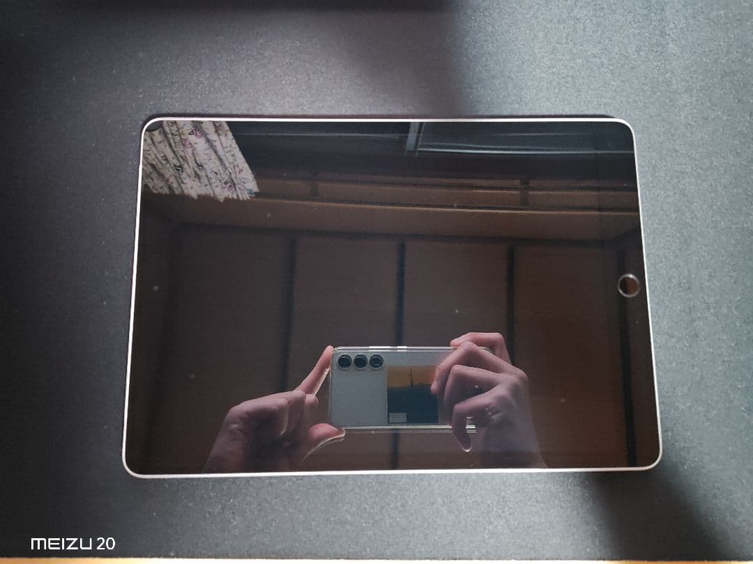 iPad 第9世代 64GB Wi-Fi+Cellular シルバー ケース付き