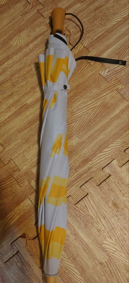 サンバリア100　折りたたみ日傘　 2つ折り　イエローキューブ