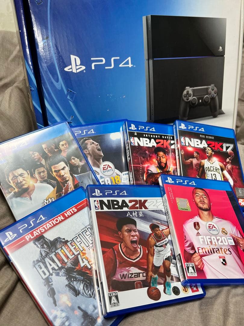 PlayStation4（プレステ4コントローラー2個、カセット各種付き）