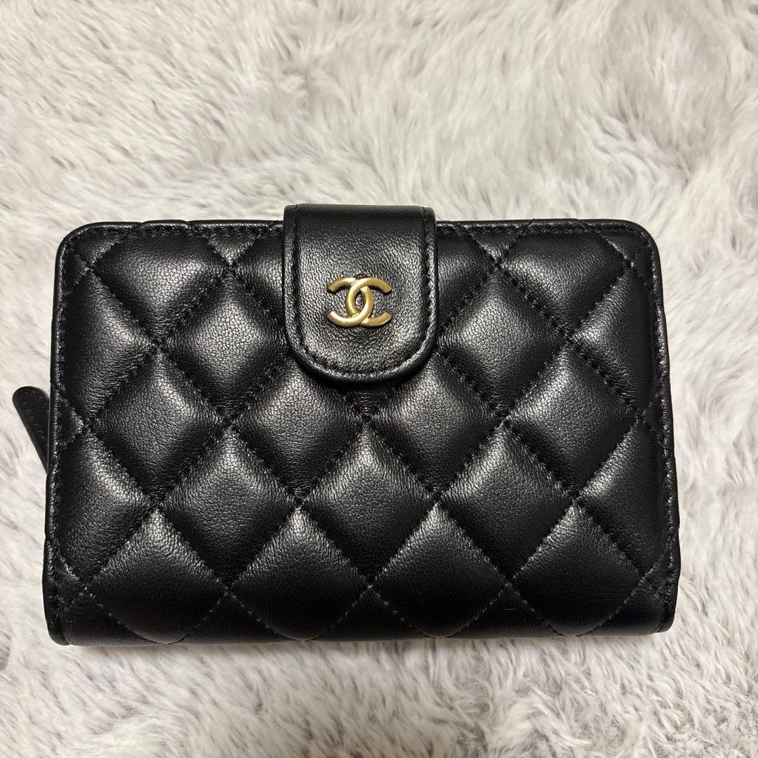 CHANEL ノベルティブラックレザー 二つ折り財布