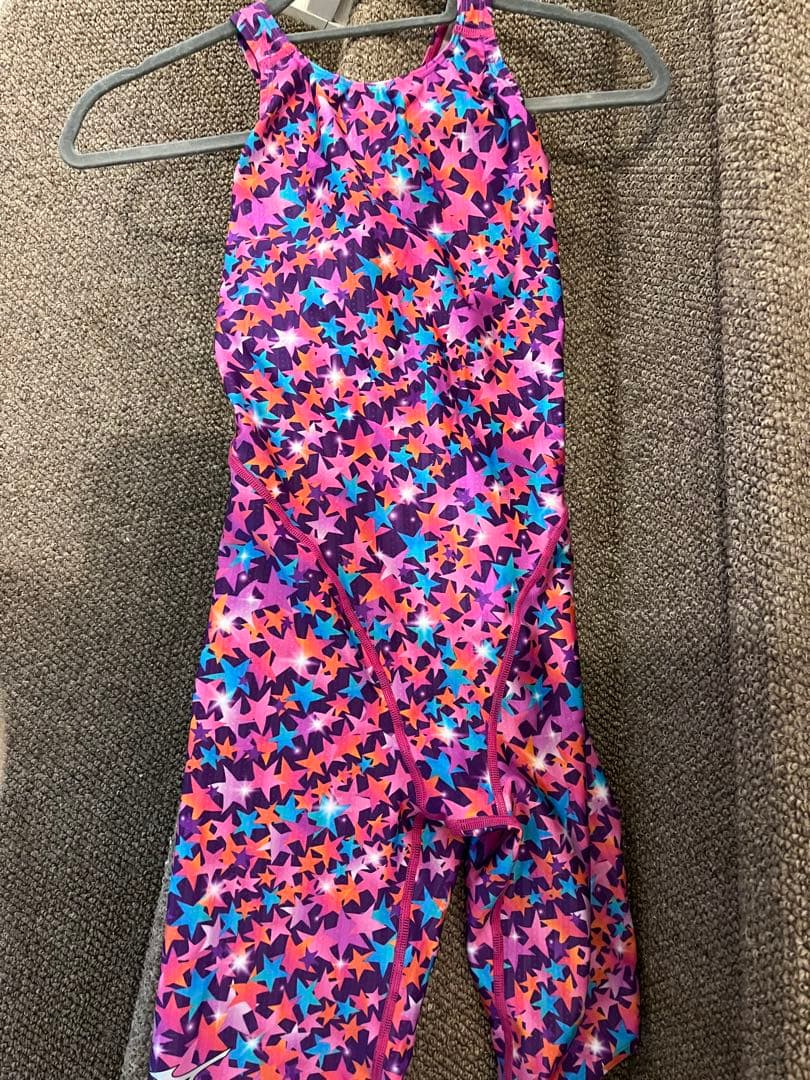 未使用ミズノ✨競泳水着　XLサイズ　星柄　可愛いスポーツ用水着　値下げ済み